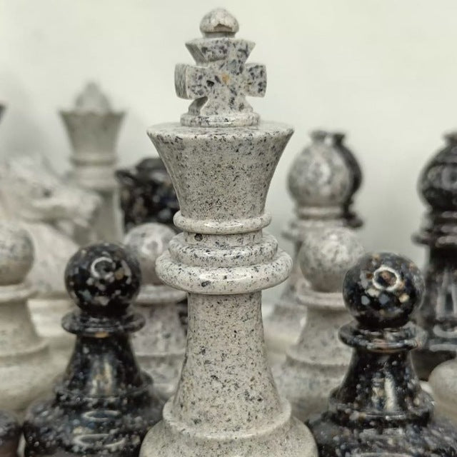 Handcrafted chess set, black and white, available without a chessboard. Various colors available upon request.